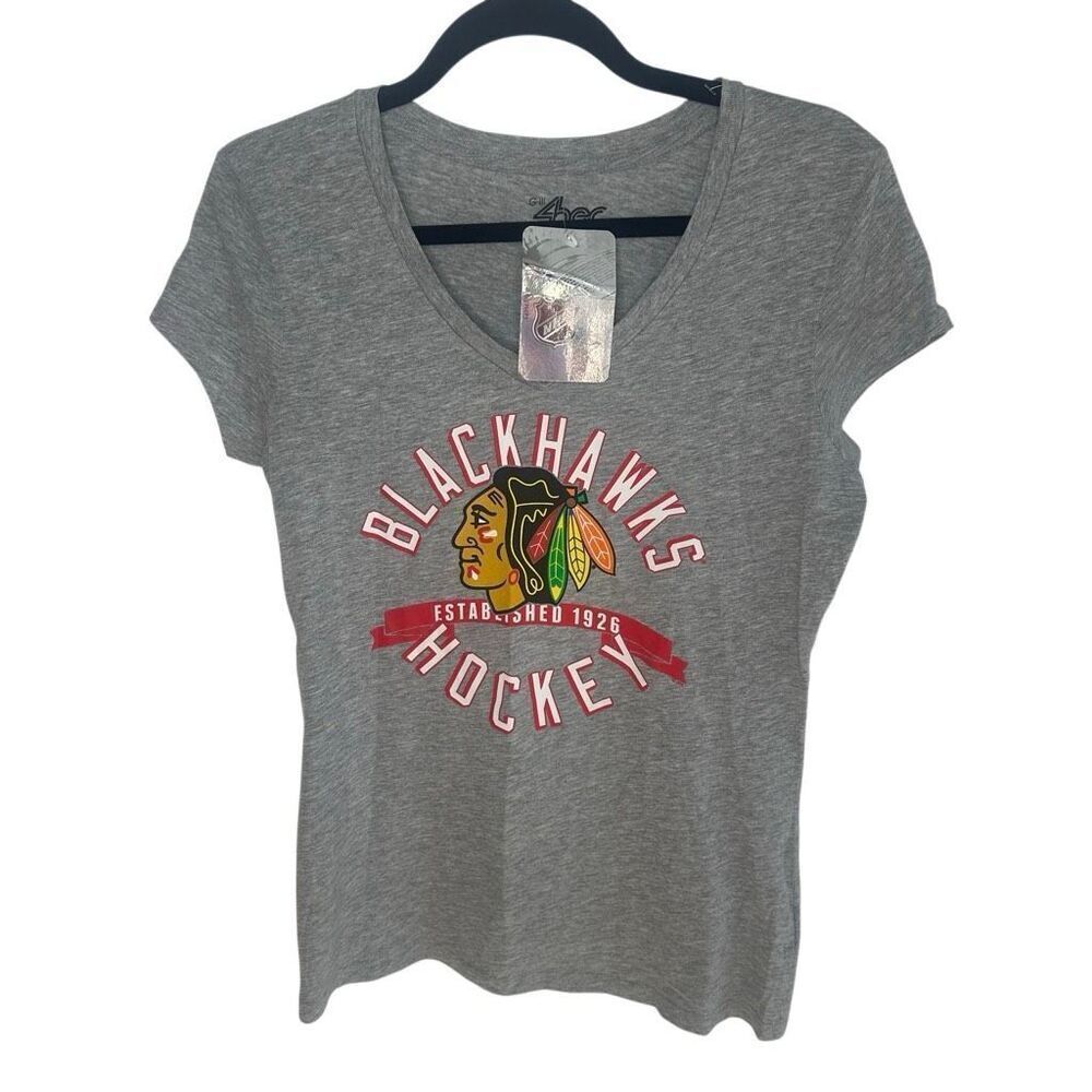 Blackhawks Chicago Hockey Gray T Shirt NWT Size Large (z1)